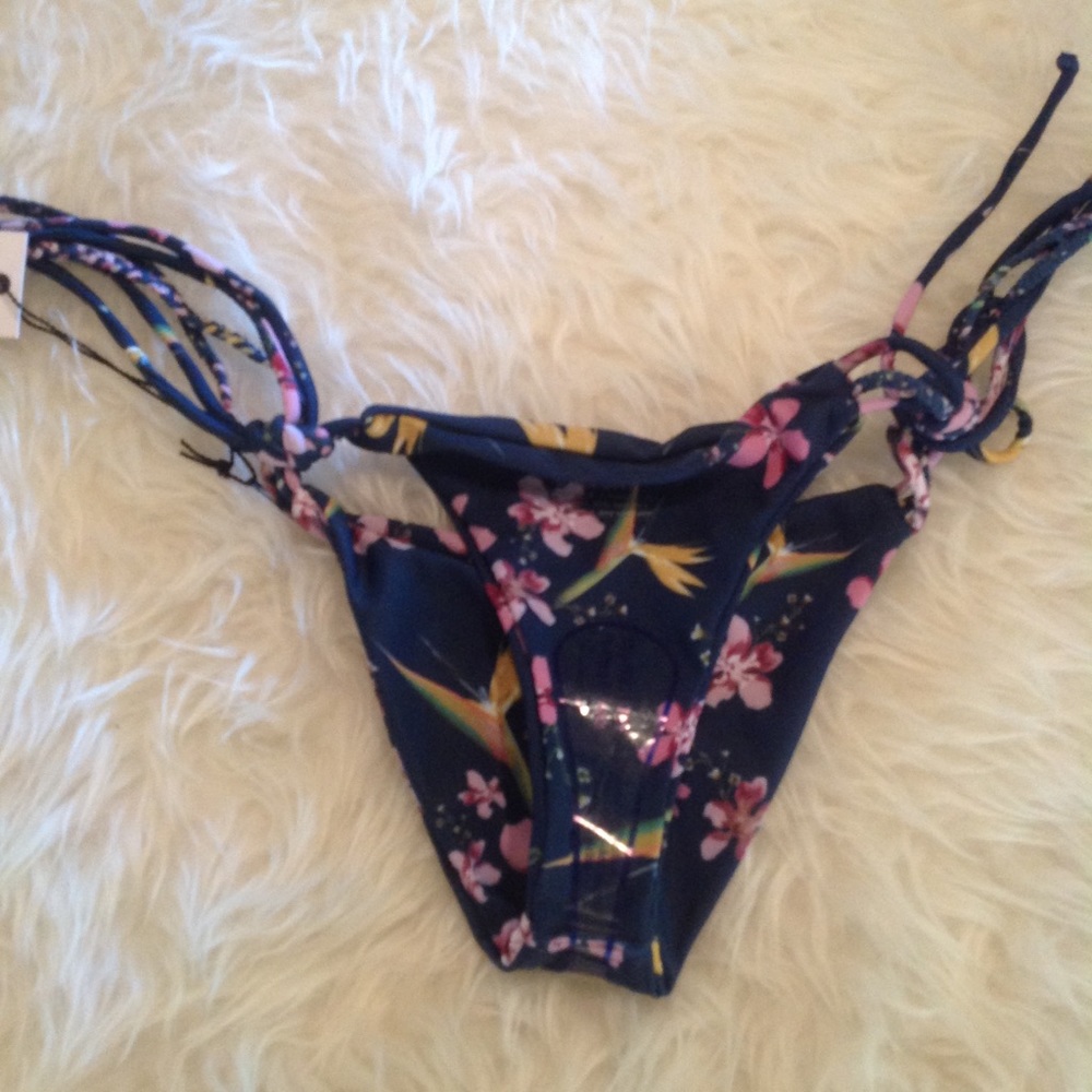 💥💥saale🌴Elle jay floral cheeky swim bottom - Picture 1 of 4
